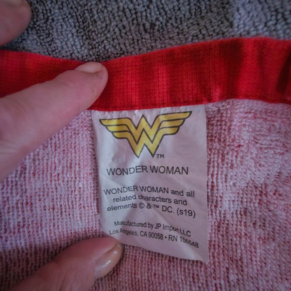 Beach Towel - Wonder Woman Logo - Oversized 58" x 28" - Picture 2 of 5